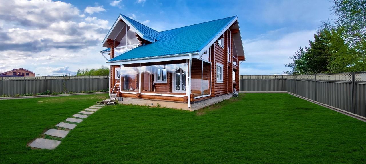 Мягкие окна на веранде загородного дома в посёлке Оленино